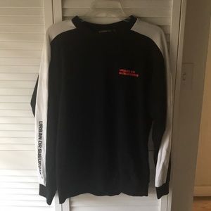 Hang Ten black and white crewneck